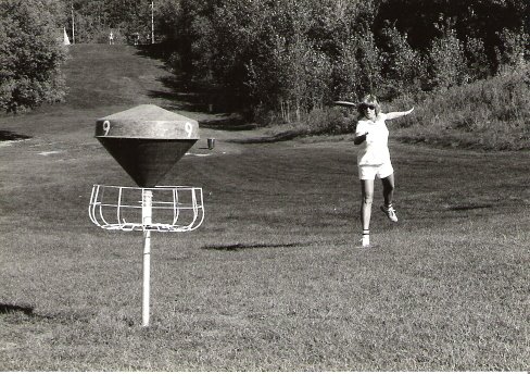 Débuter le Disc-golf Histoire du Disc Golf 